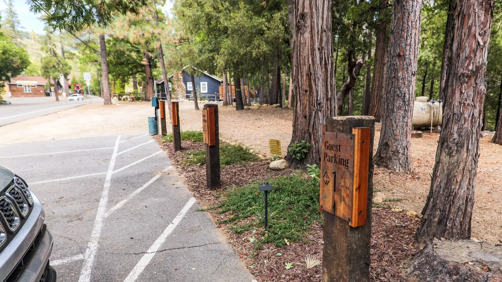 1 Free on-site parking space is dedicated to your cabin.