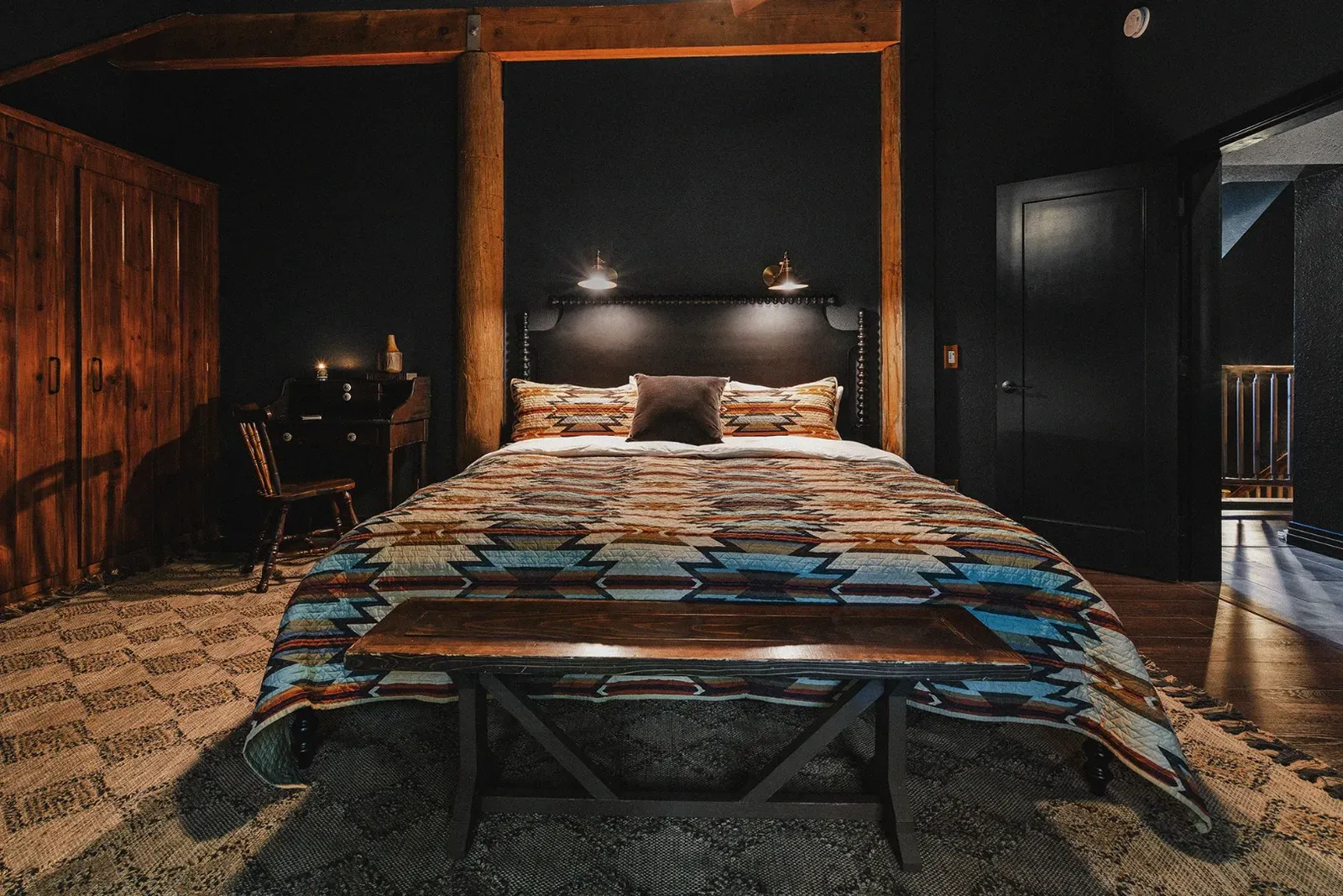 The primary bedroom in Ursus has a King bed, writing desk, and TV.