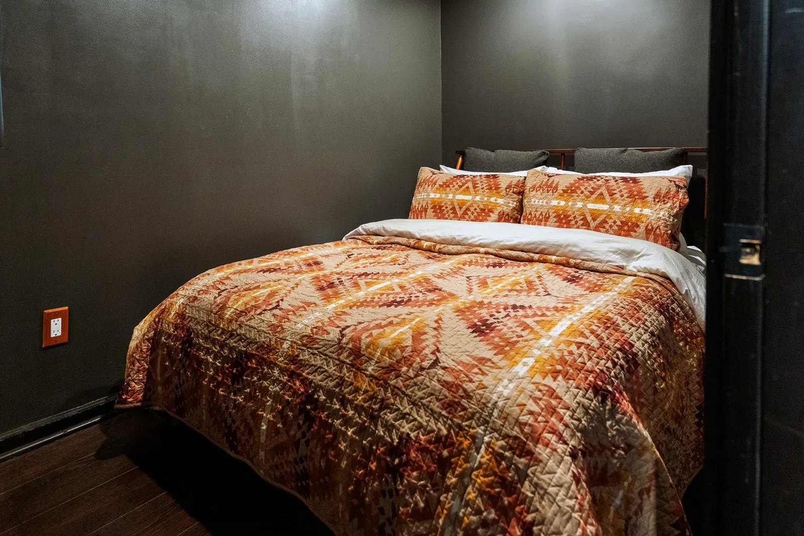 The downstairs bedroom in Ursus has 1 Queen bed with premium Brooklinen linens.