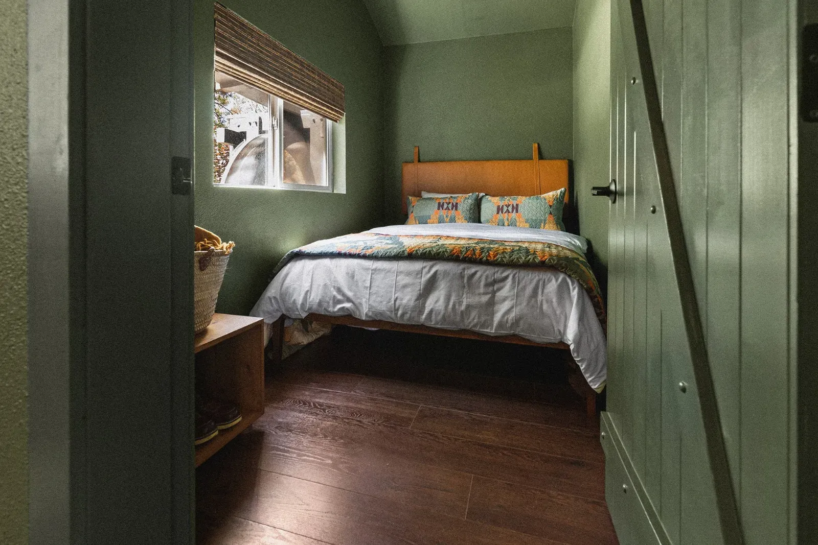 The 2nd bedroom in Juniper is a Queen bed with Brooklinen sheets.