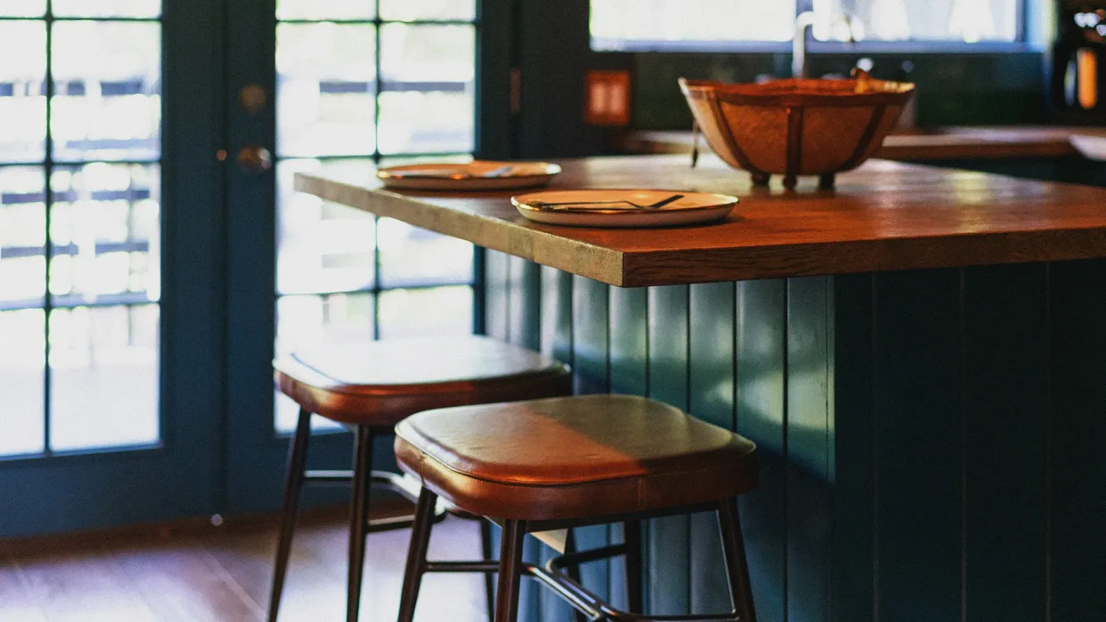 Black Mountain has counter seating for 2.