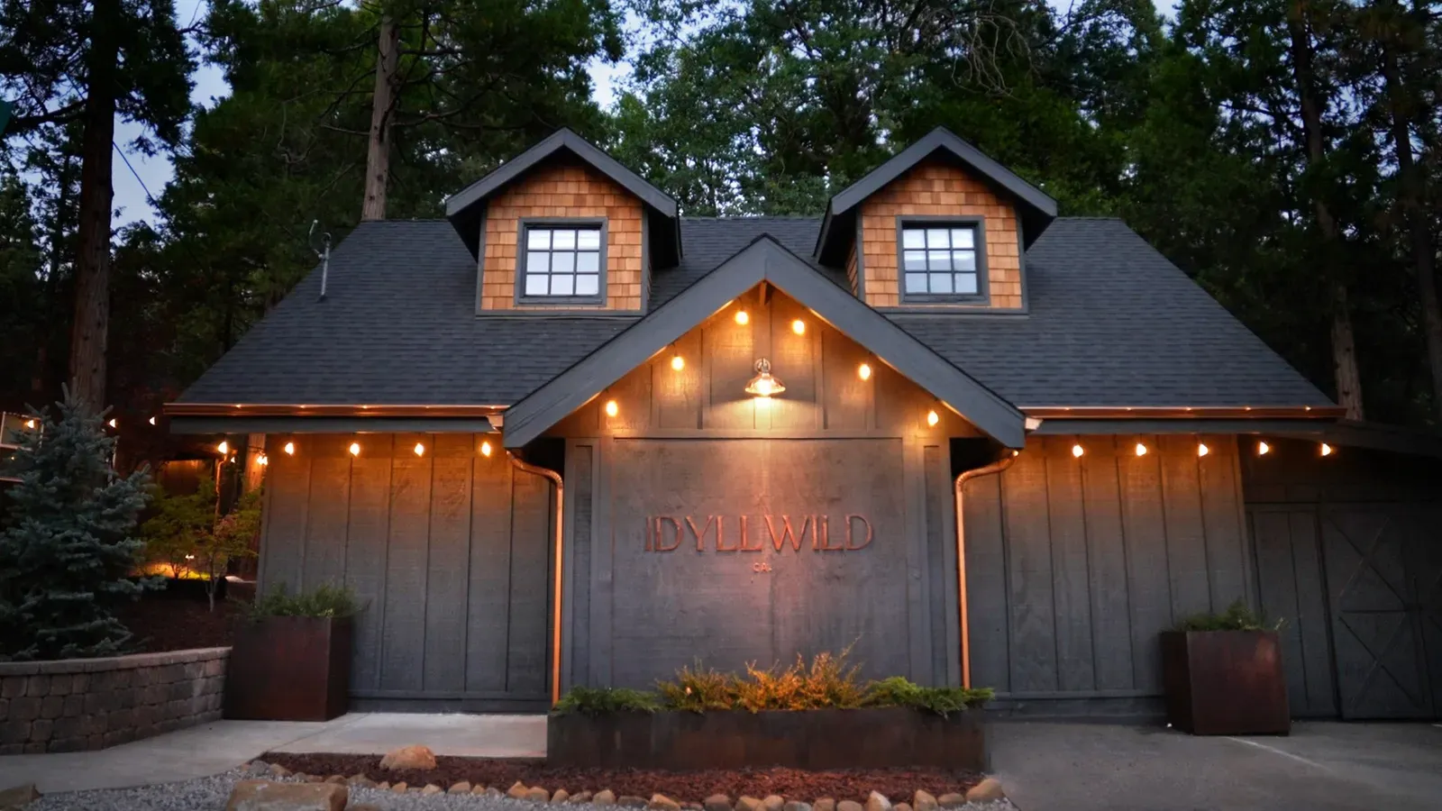 Ursus by Freewyld | Cabin + Hot Tub Close to Town