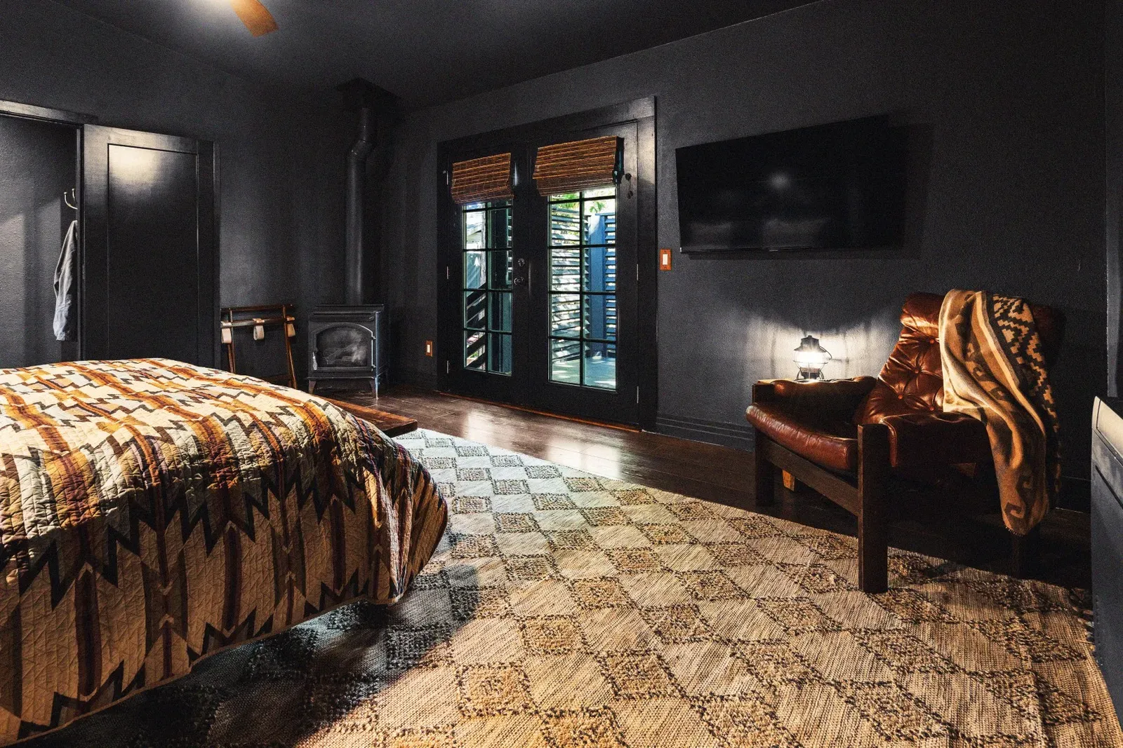 The gas stove keeps you cozy, and you have the option to watch shows on the smart TV.