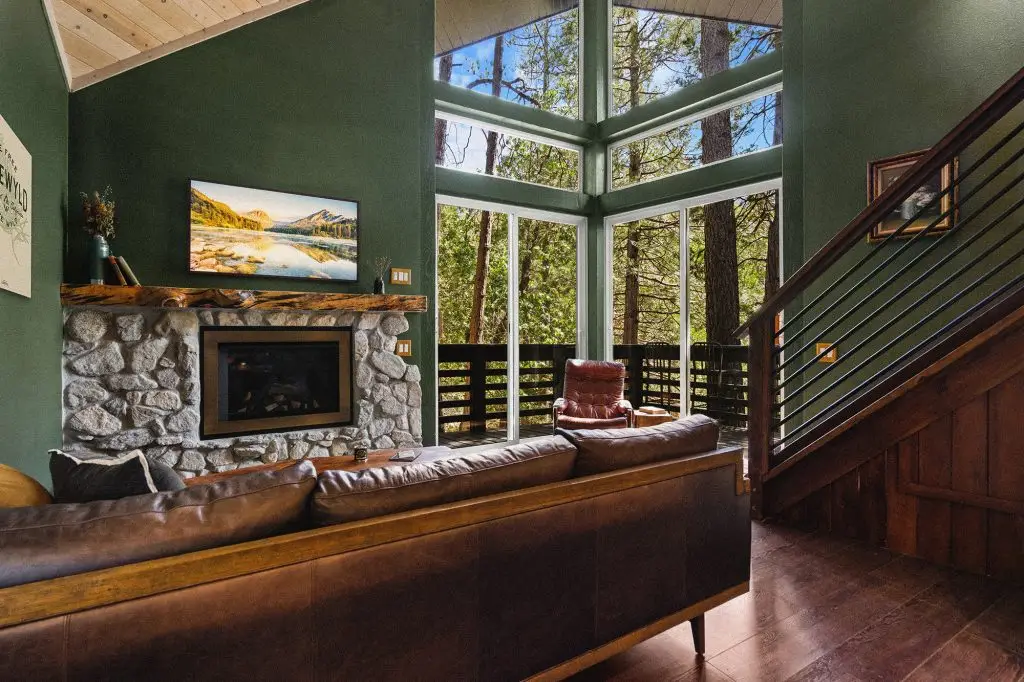 A-frame cabin in Idyllwild CA with a hot tub